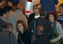 La secretaria general de LAB, Ainhoa Etxaide, (c, detr&aacute;s) junto a la sede de este sindicato en San Sebasti&aacute;n.