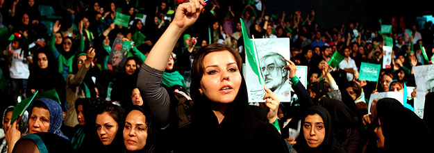 Un grupo de mujeres iran&iacute;es apoya al candidato Mousav&iacute;, que aboga por frenar la discriminaci&oacute;n de las mujeres en Ir&aacute;n.