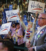 Seguidores de Hillary Clinton la apoyan en la Convenci&oacute;n de Denver en la que ha mostrado su apoyo al candidato Barack Obama.