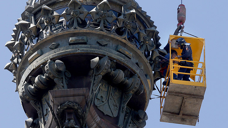 Seis turistas atrapados en el mirador del monumento a Col&oacute;n en Barcelona