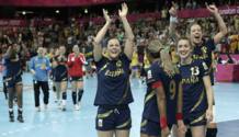 La selección española de balonmano celebra su victoria frente a Suecia en Londres La selección española de balonmano celebra su victoria frente a Suecia en Londres