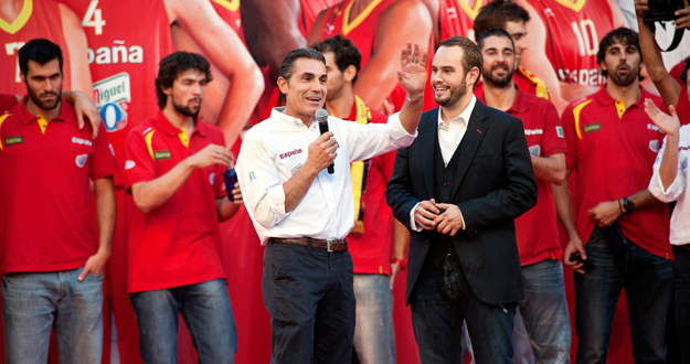 El seleccionador espa&ntilde;ol de baloncesto, el italiano Sergio Scariolo (c).