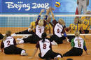 La selecci&oacute;n ucraniana de volleyball sentado en el partido contra Lituania.