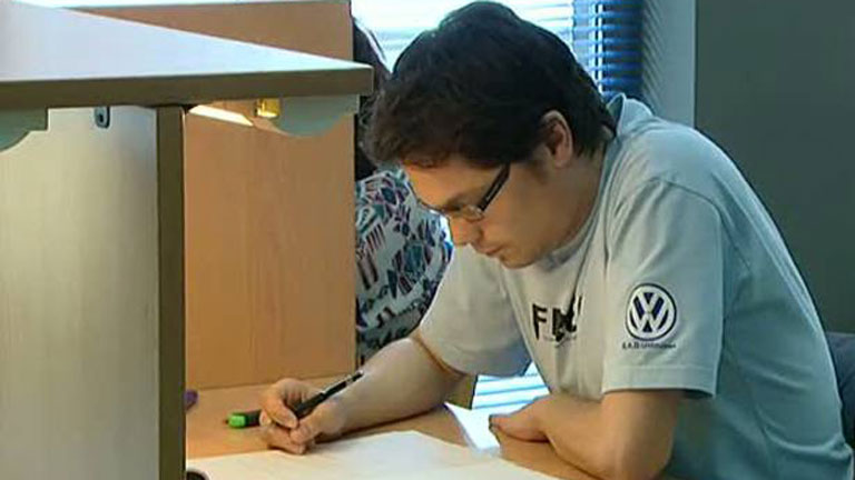 La selectividad m&aacute;s exigente para lograr becas arranca en Asturias