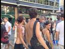 Ir al Video&nbsp;Semidesnudos por las Ramblas