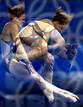 La australiana Brittany Broben mientras calienta para el concurso de plataforma de 10 metros individual, en el torneo de saltos de los Juegos Ol&iacute;mpicos de Londres 2012.
