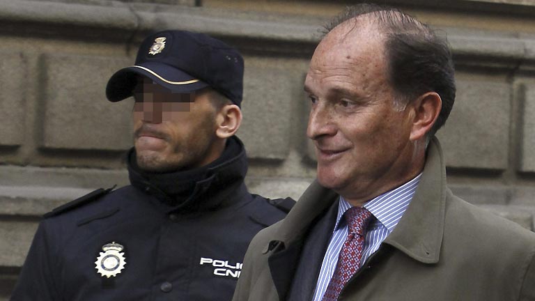 El exmarido de Ana Mato dice que la ministra es "inocente" tras negarse a declarar