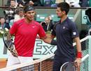 El serbio y el espa&ntilde;ol han regresado para terminar la final de Roland Garros que se suspendi&oacute; este domingo por la lluvia.