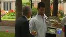 Ir al Video&nbsp;El serbio pos&oacute; con el trofeo de ganador conseguido en el Open de Australia 2012.