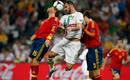 Sergio Ramos lucha con Hugo Almeida