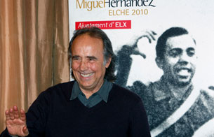 Ver v&iacute;deo  'Serrat pone m&uacute;sica a Miguel Hern&aacute;ndez'