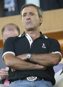 Severiano Ballesteros durante un partido entre el Racing y el Barcelona en Santander Severiano Ballesteros durante un partido entre el Racing y el Barcelona en Santander