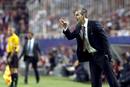 El entrenador del Stuttgart, Markus Babbel, da instrucciones a sus jugadores