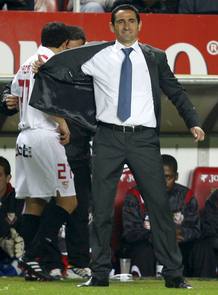 El entrenador del Sevilla FC, Manuel Jim&eacute;nez