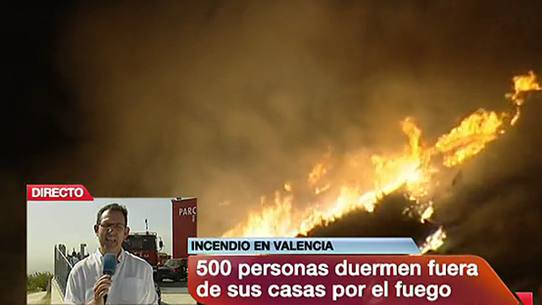 Sigue activo el incendio de Cortes de Pall&aacute;s