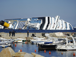 Ver v&iacute;deo  'Sigue la b&uacute;squeda de desaparecidos o atrapados en el barco Costa Concordia'