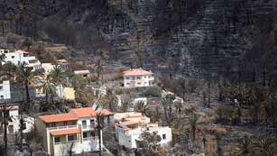 Ver v&iacute;deo  'Sigue sin control el incendio de La Gomera aunque los vecinos han comenzado a regresar a sus casas'