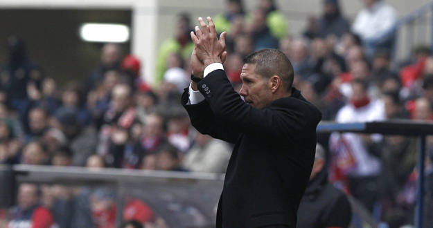 El entrenador argentino Diego Pablo "Cholo" Simeone, celebra la victoria de su equipo ante el Villarreal.