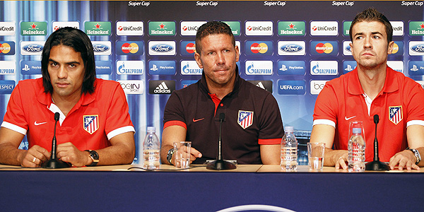Simeone ofrece una rueda de prensa junto a sus jugadores Radamel Falcao (izq) y Gabi (der) en Mónaco. Simeone ofrece una rueda de prensa junto a sus jugadores Radamel Falcao (izq) y Gabi (der) en Mónaco.