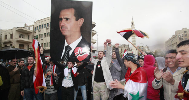 Simpatizantes del r&eacute;gimen de Bachar al Asad durante una manifestaci&oacute;n este mi&eacute;rcoles