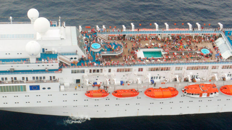 Segundo d&iacute;a sin electricidad en el Costa Allegra