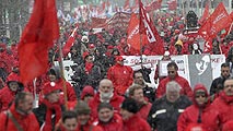 Ir al Video&nbsp;Los sindicatos europeos protestan contra las medidas de austeridad