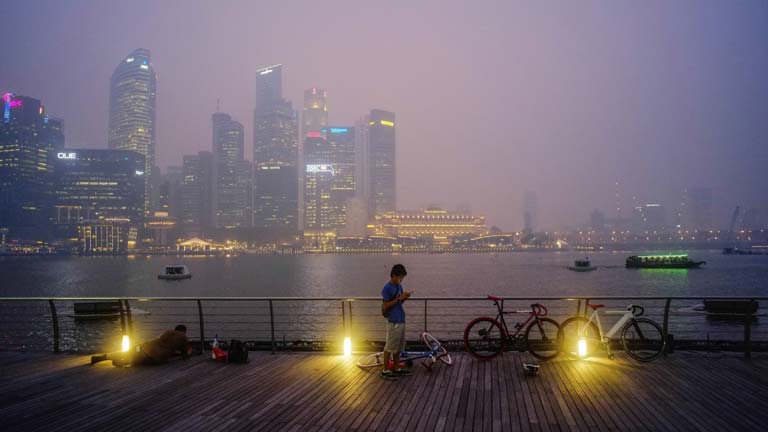 Singapur sigue cubierta por una gran nube de humo