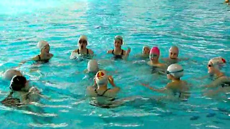 Las sirenas de la sincronizada entrenan en Asturias