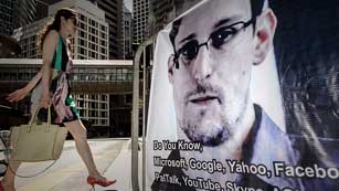 Ver vídeo  'Snowden sorprende abandonando Hong Kong en un vuelo comercial con rumbo a Moscú'