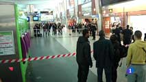 Ir al Video&nbsp;Un soldado franc&eacute;s, herido en el cuello con un cuchilla en Par&iacute;s