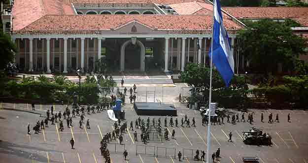 Soldiers walk in front of Presidential residence in Tegucigalpa