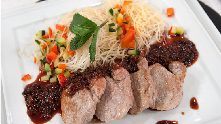 Saber Cocinar - Solomillo de cerdo con fideos de arroz salteados