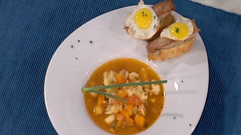 Sopa de calabaza con tosta de at&uacute;n