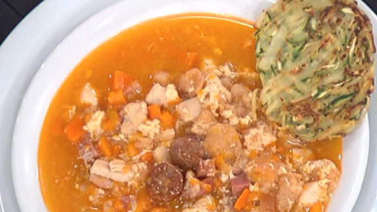 Saber cocinar - Sopa castellana con tortillas de calabac&iacute;n y patata 