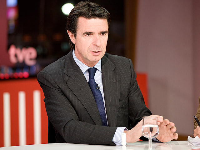 Soria, ministro de Industria, anuncia que la luz no subir&aacute; en el primer trimestre de 2012