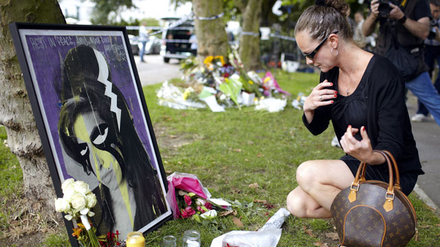 La casa de Amy Winehouse se ha convertido en un lugar de peregrinaci&oacute;n para sus fans