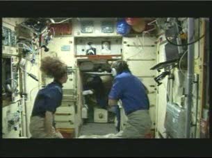Ver vídeo  'La Soyuz se acopla con éxito a la ISS'