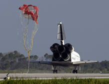 Aterrizaje en Cabo Ca&ntilde;averal. &Eacute;sta ha sido la trig&eacute;simo segunda misi&oacute;n espacial del Atlantis y la 132 realizada por los transbordadores desde que iniciaron su servicio en abril de 1981.