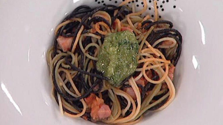 Saber cocinar - Spaguetti salteados con verduras y salsa de albahaca y polvo de jam&oacute;n - 24/01/12
