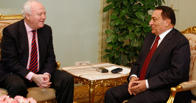 Moratinos, junto a Mubarak en una reuni&oacute;n celebrada en Washington.