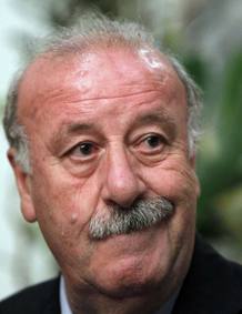 Spain's national soccer coach Vicente del Bosque arrives at the team hotel in Kiev
