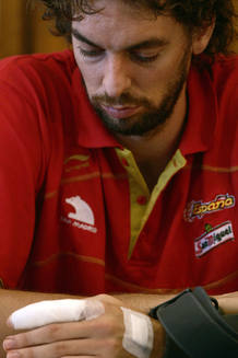 Spain's Pau Gasol looks at his injured finger during a news conference in San Fernando