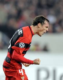 El franc&eacute;s Sebastien Squillaci del FC Sevilla celebra tras marcar al VfB Stuttgart.
