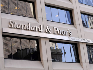 Ver v&iacute;deo  'Standard and Poor's se une a la rebaja de la calificaci&oacute;n de la deuda espa&ntilde;ola'