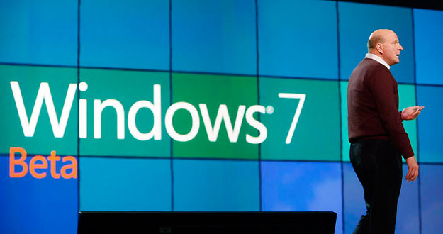 Steve Ballmer, consejero delegado de Microsoft en la presentaci&oacute;n del Windows 7