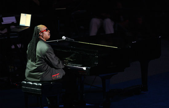 Ver v&iacute;deo  'Stevie Wonder rinde homenaje a Michael Jackson en Los Angeles'