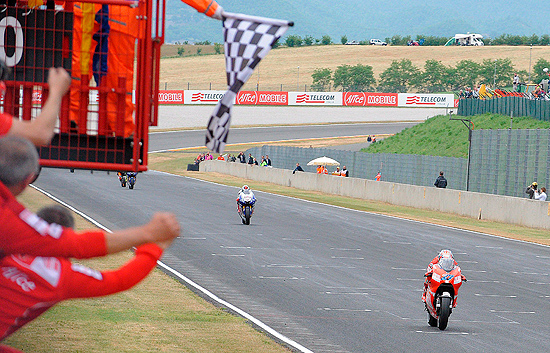 Stoner se impone en Mugello