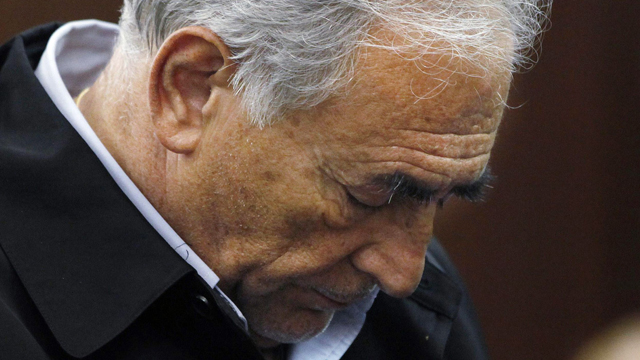 Strauss Kahn ha presentado finalmente su dimisi&oacute;n como director del FMI
