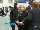 Ir al Video&nbsp;Strauss-Kahn se enfrentar&aacute; a su presunta v&iacute;ctima en un juicio tras declararse no culpable