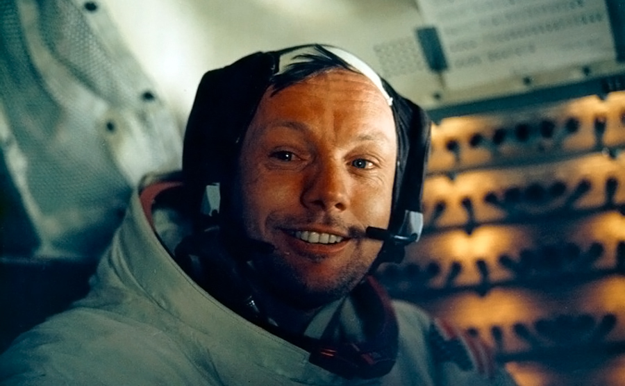 <strong>Adi&oacute;s, Neil Armstrong</strong>